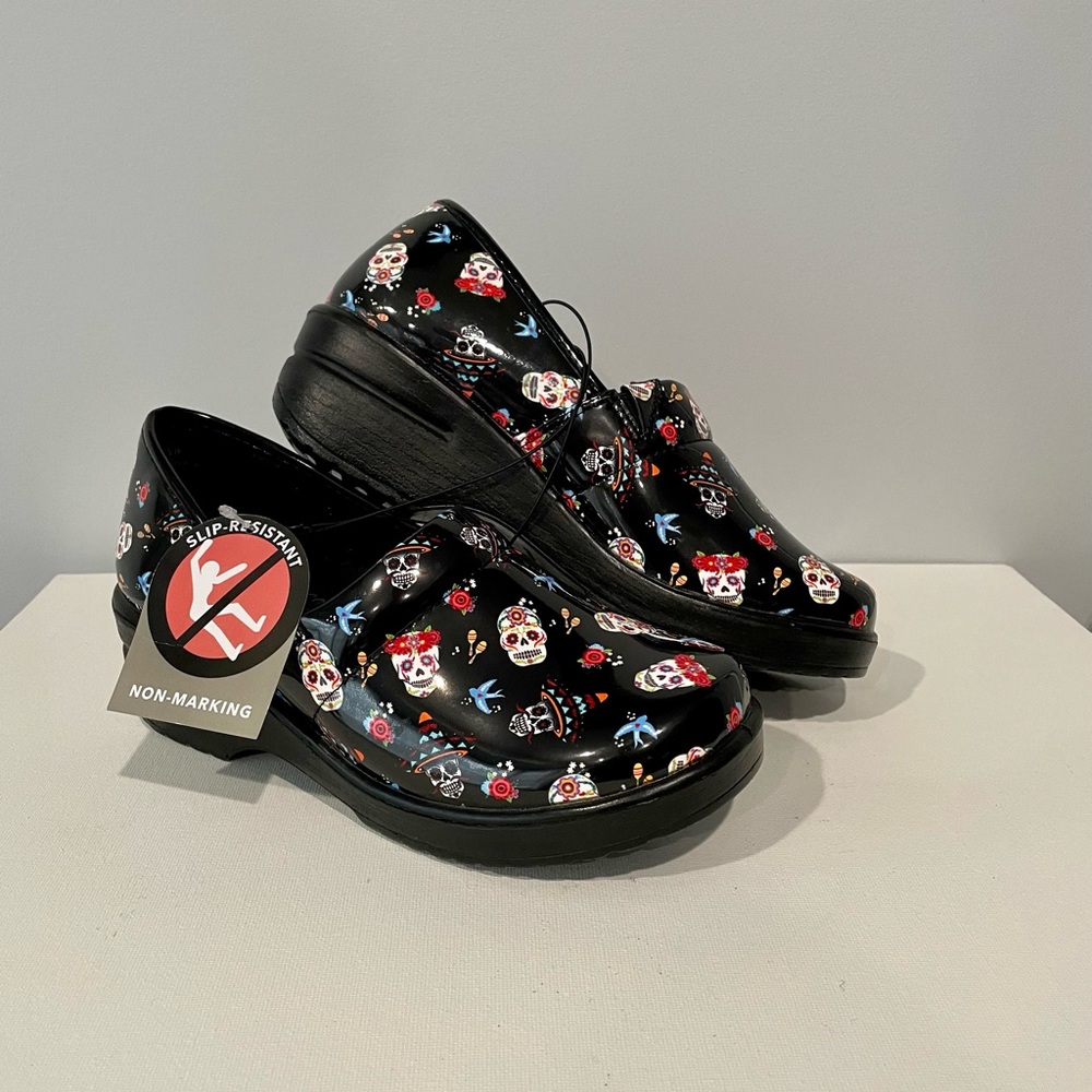 Women's Easy Street Dia De Los Muertos Laurie Nursing Clogs Nursing SZ 7.5W NWOB